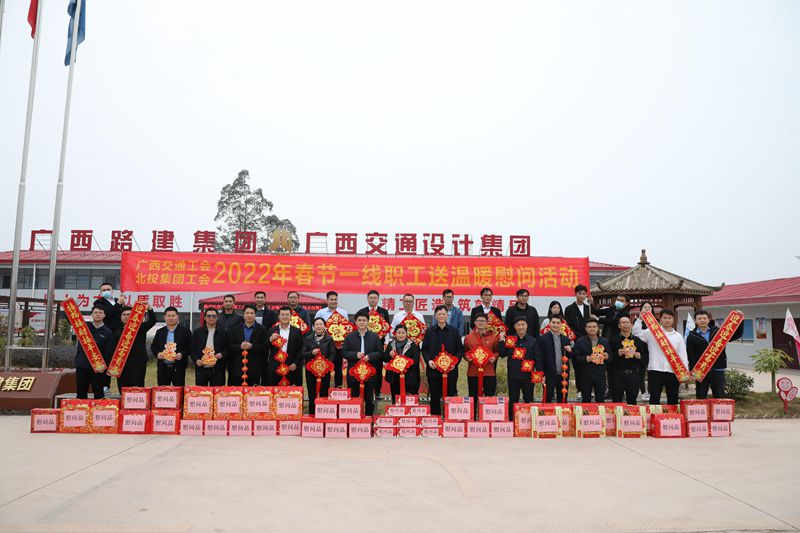 圖4:慰問現(xiàn)場 馬興帆攝.jpg